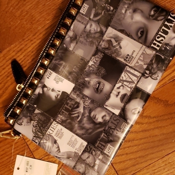 WRISTLET with studs and gold crossbody chain. NEW - Picture 2 of 7